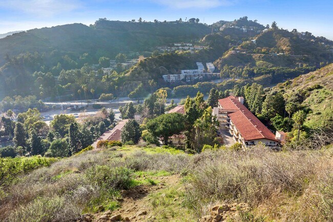 Building Photo - 2700 Cahuenga Blvd