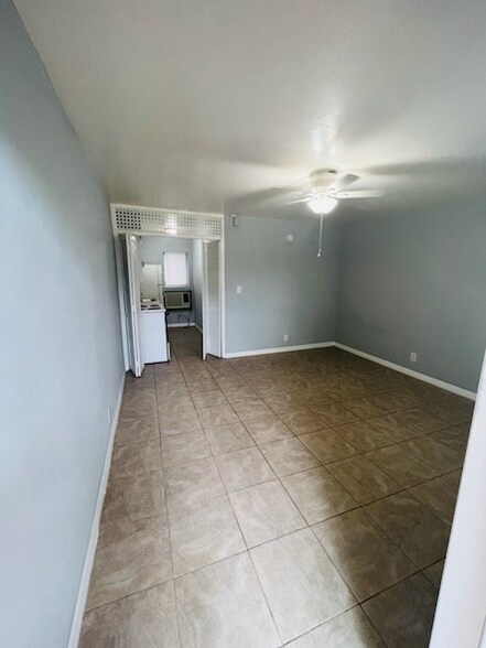 Building Photo - 23 NE 23rd Ave