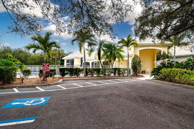 Building Photo - 8419 Whispering Woods Ct