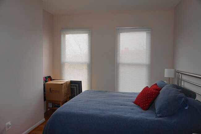 Building Photo - Charming 3Bedroom/3.5Bath Townhome in Ridg...
