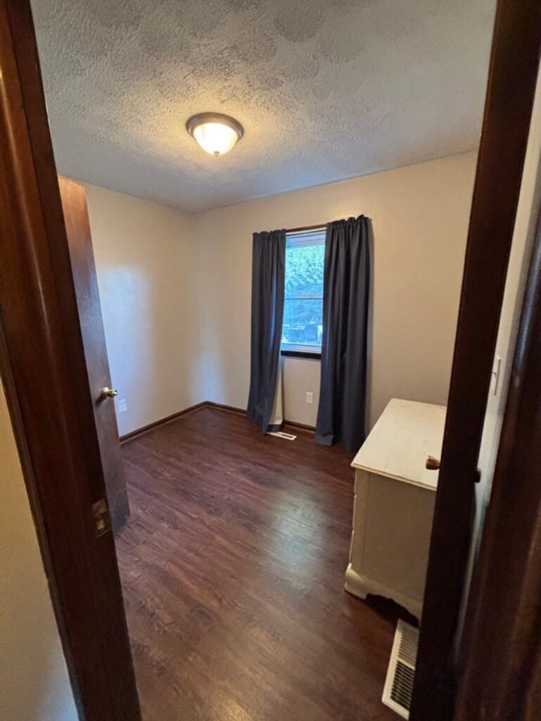 Bedroom 1 - 13096 Beaver Creek Rd