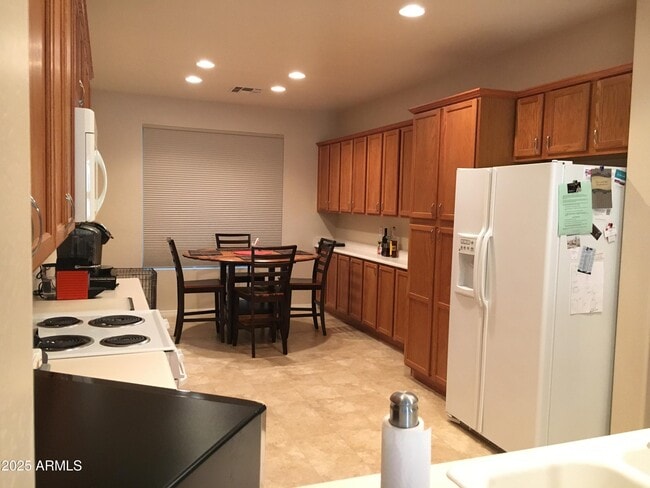 Building Photo - 41030 N Iron Horse Way