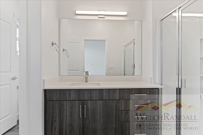 Building Photo - Beautiful 3 Bed 2.5 Bath Townhome in West ...