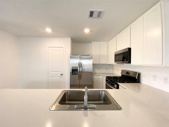 Building Photo - 26735 Willow Ln