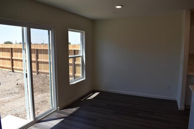 Building Photo - 4041 Bayonet Dr