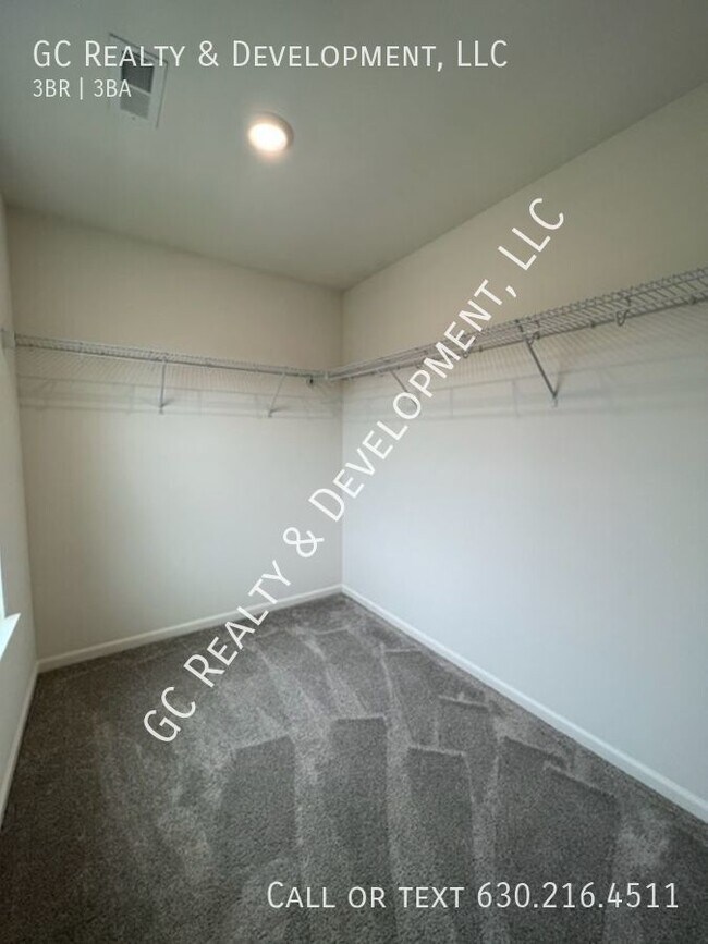 Building Photo - ***WOODLORE ESTATES / 3 BDRM / 2.5 BTH / A...