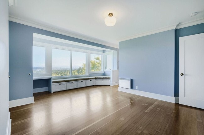 Building Photo - Capitol Hill View Home