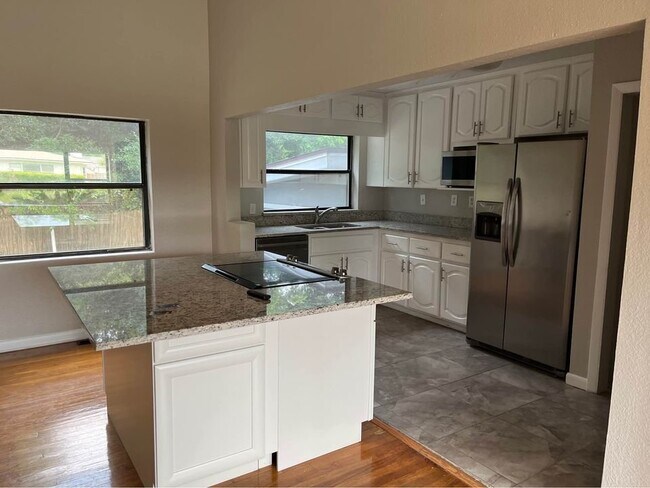 Building Photo - 6030 Wateredge Dr S