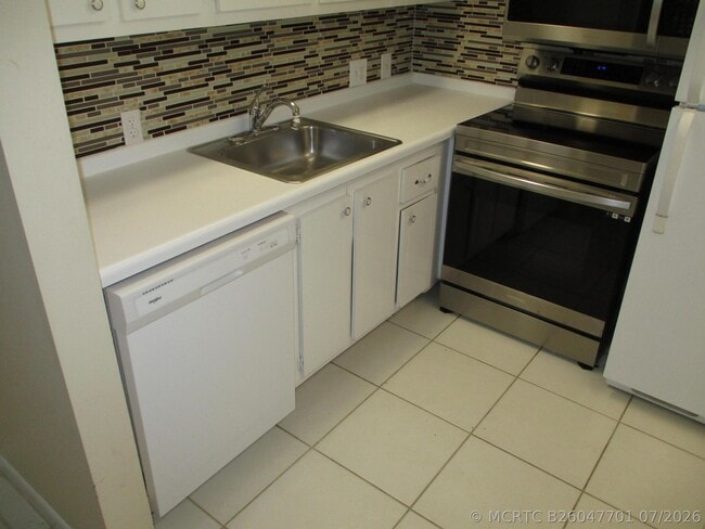 Building Photo - 506 Mansfield M