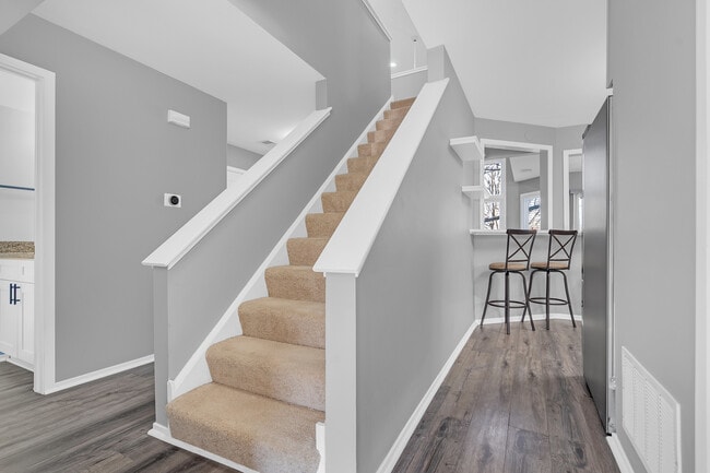 Building Photo - 730 Hamilton Ct