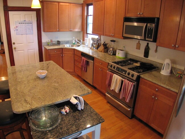 Building Photo - 118 Chestnut Ave