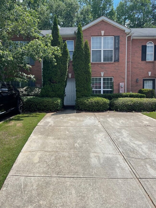 Primary Photo - Fresh Renovation, 3 Bedroom Townhouse