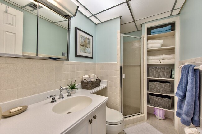 Building Photo - Condo on the Beach in the Moorings