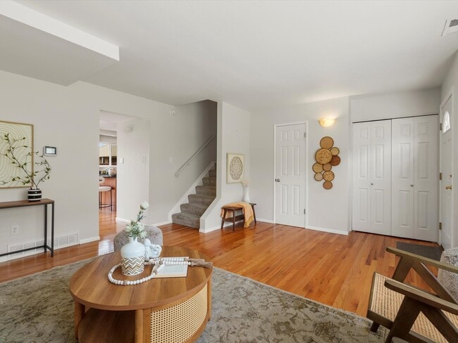 Building Photo - 9264 Mansfield Ave