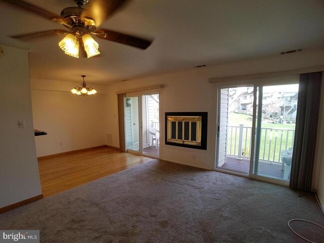 Building Photo - 1030 Warwick Ct