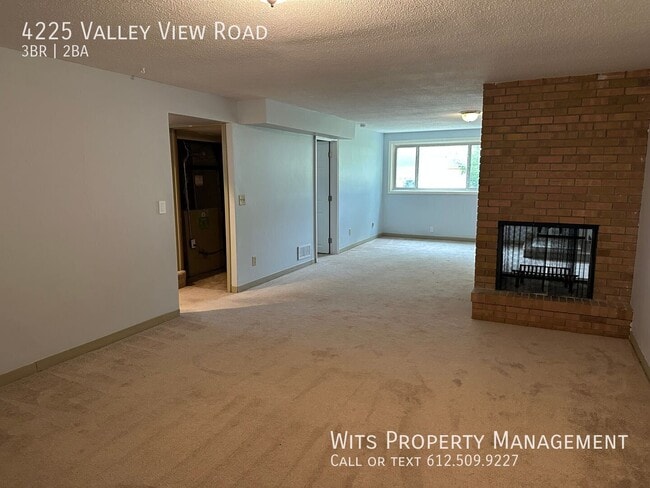Building Photo - 4225 Valley View Rd
