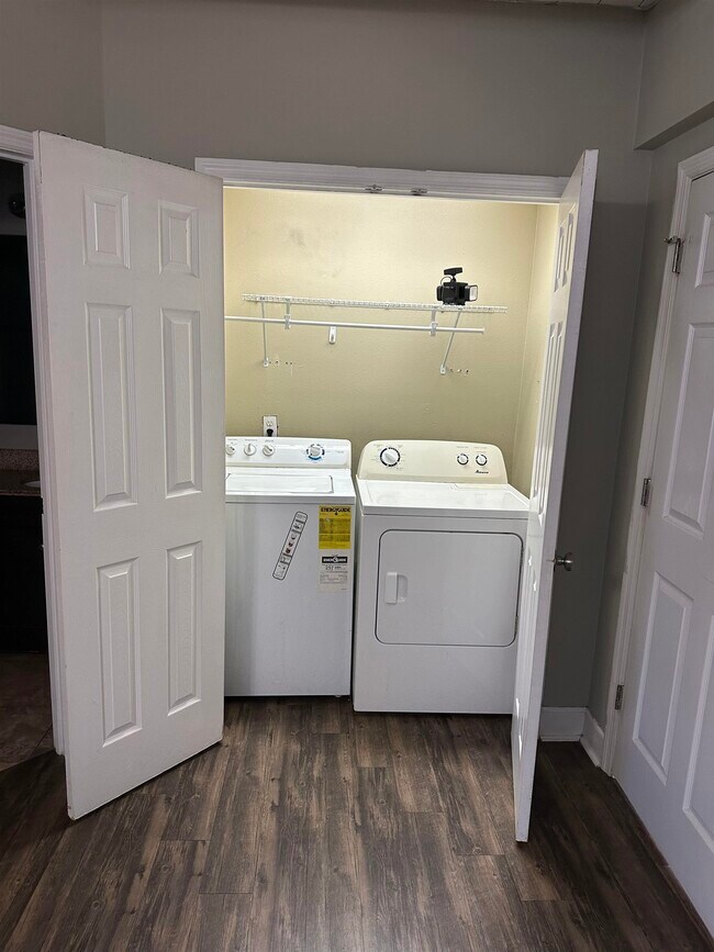 Building Photo - 229 S Lipona Rd