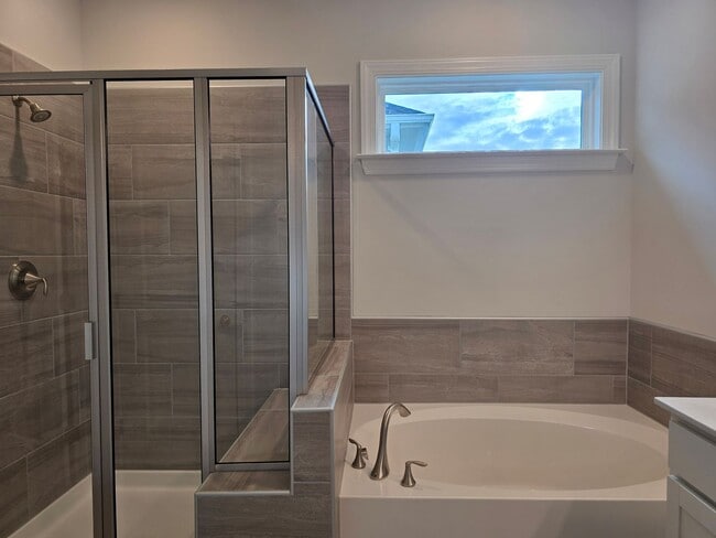 Building Photo - Brand New 4 Bedroom 3 Bathroom Single Fami...