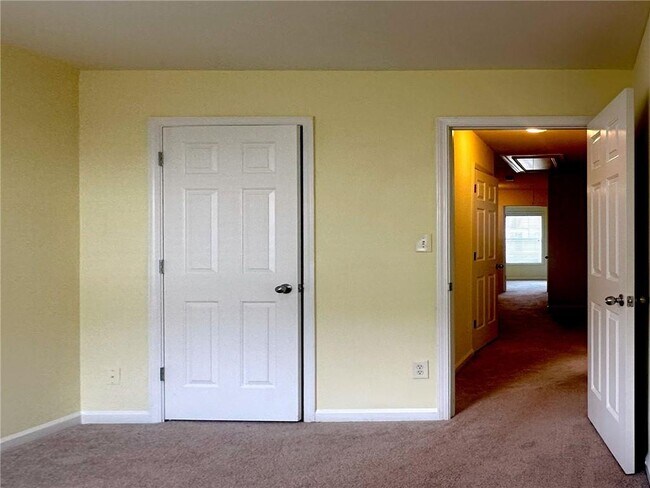 Building Photo - 2091 Executive Dr N