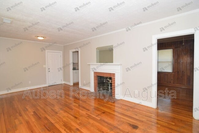 Building Photo - 2037 Spring Hill Ter