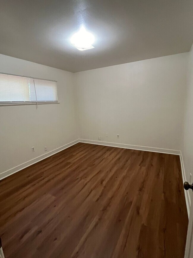 Building Photo - 925-931 Mitchell St