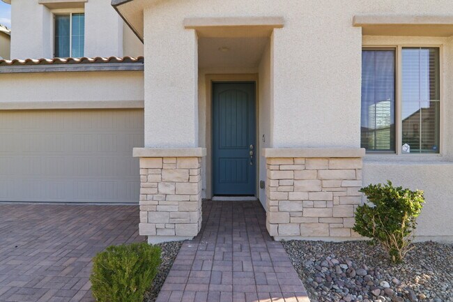 Building Photo - 3158 Molinos Dr