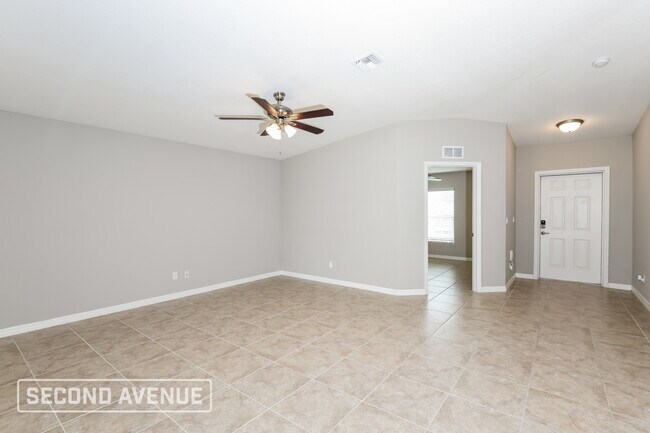 Building Photo - 1312 Vancouver Ave SE