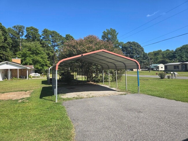 Building Photo - Call Linda 804-642-2106 or linda@vacosold.com