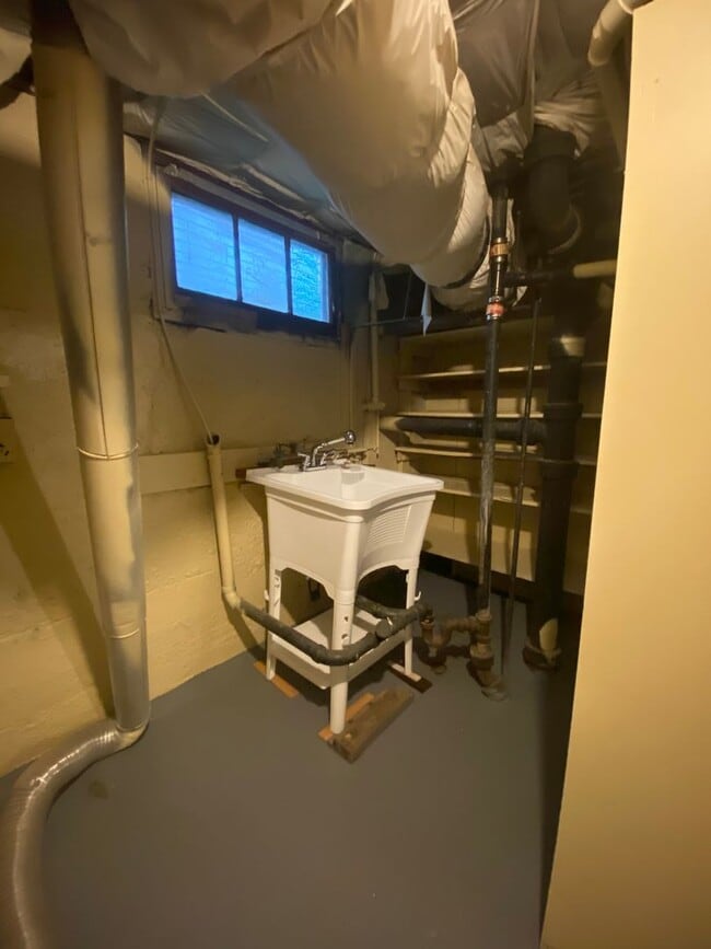 Building Photo - Charming Mt. Tabor Home with Loft & Basement Bonus Space!