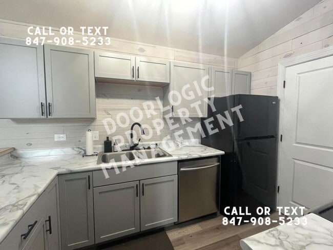 Building Photo - 1371 Cunat Ct