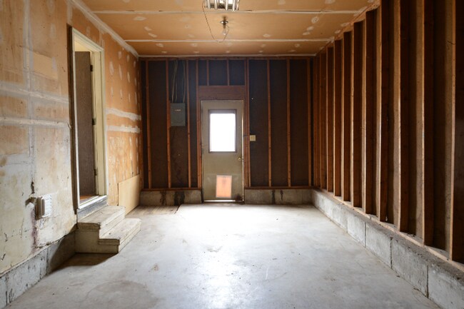 Building Photo - Charming 3-Bedroom Home with Spacious Yard!