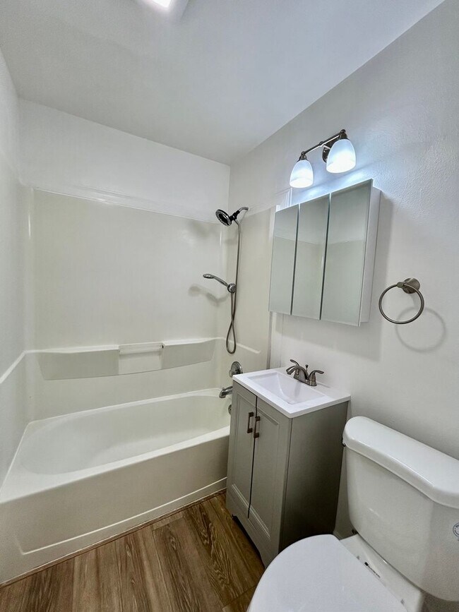 Building Photo - 2 bed 1 Bath with Garage in The Heart of Clairemont!