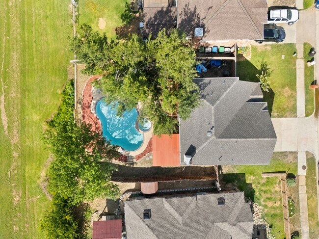 Building Photo - 1339 Barclay Dr