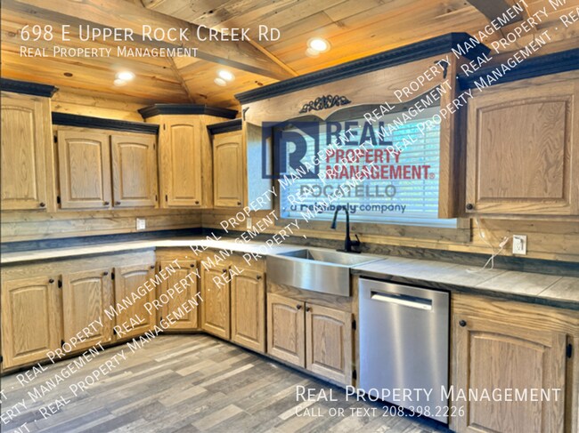 Building Photo - 698 E Upper Rock Creek Rd