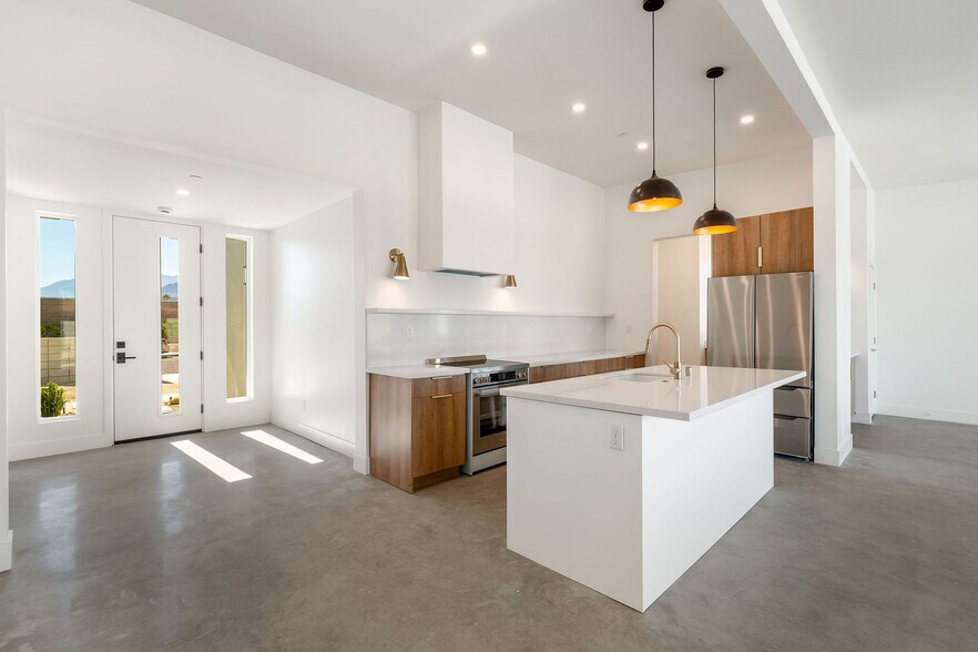 Building Photo - 416 Rosa Parks Rd