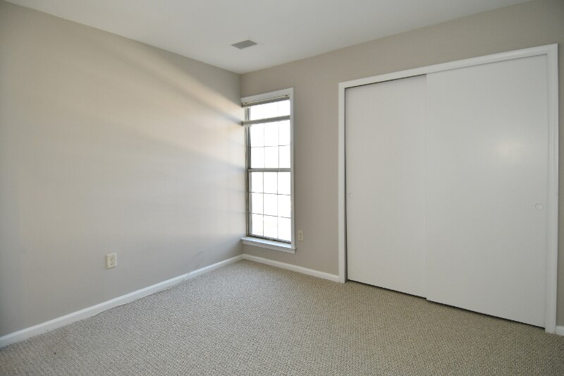 Building Photo - 4520 28th Rd S