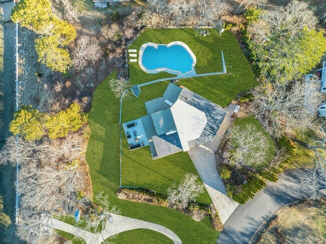 Building Photo - 10 Bay View Dr