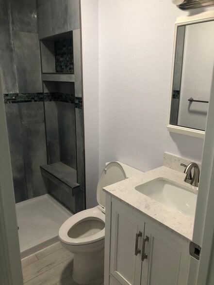 Building Photo - 2020 Lee Dr