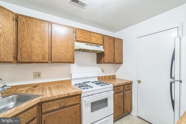 Building Photo - 2407 Adams Ct