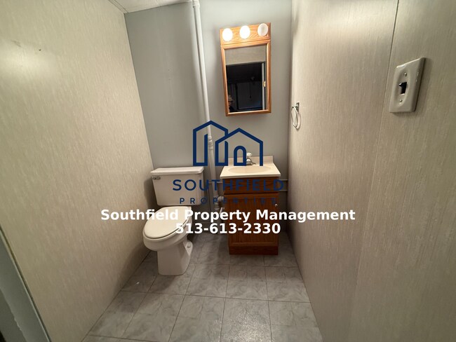 Building Photo - 7147 Bluecrest Dr