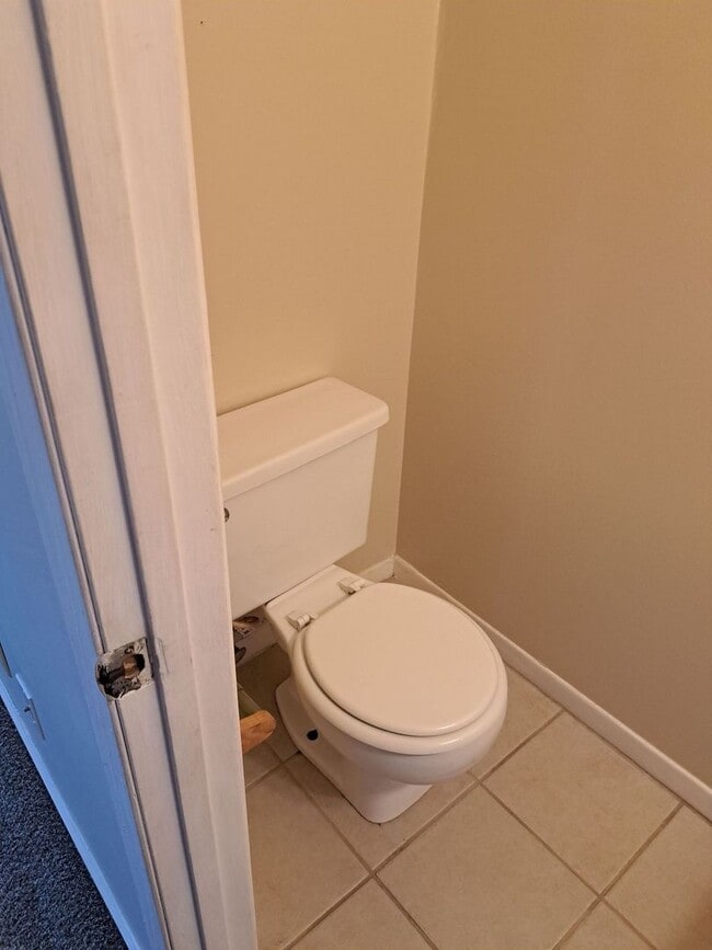 Building Photo - 4837 S Lakewood Dr