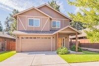 Building Photo - 3/2.5 home in SE Bend close to shopping an...