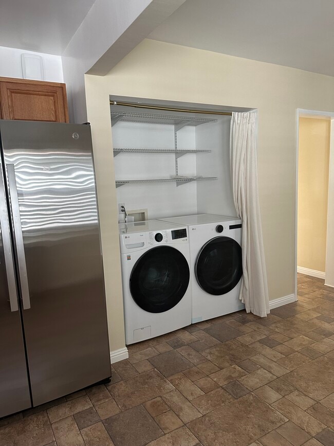 Building Photo - 2133 Glyndon Ave