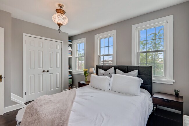 Building Photo - 513 Somerset Pl NW