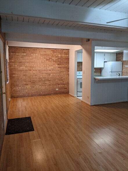 Building Photo - 934 W Wolfram St