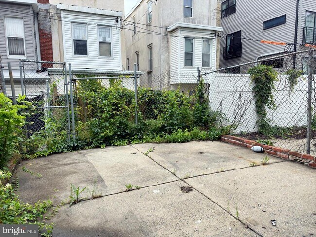 Building Photo - 1718 N Lambert St