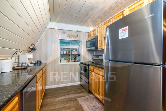 Building Photo - Charming 3 Bedroom 1 Bath A-Frame home loc...