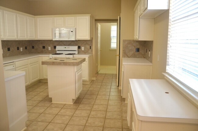 Building Photo - 8510 Green Ash Dr