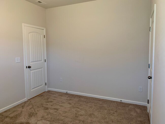 Building Photo - Beautiful Ranch Home in Sanford, Available...