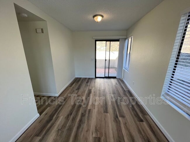 Building Photo - 1808 Apache Glen